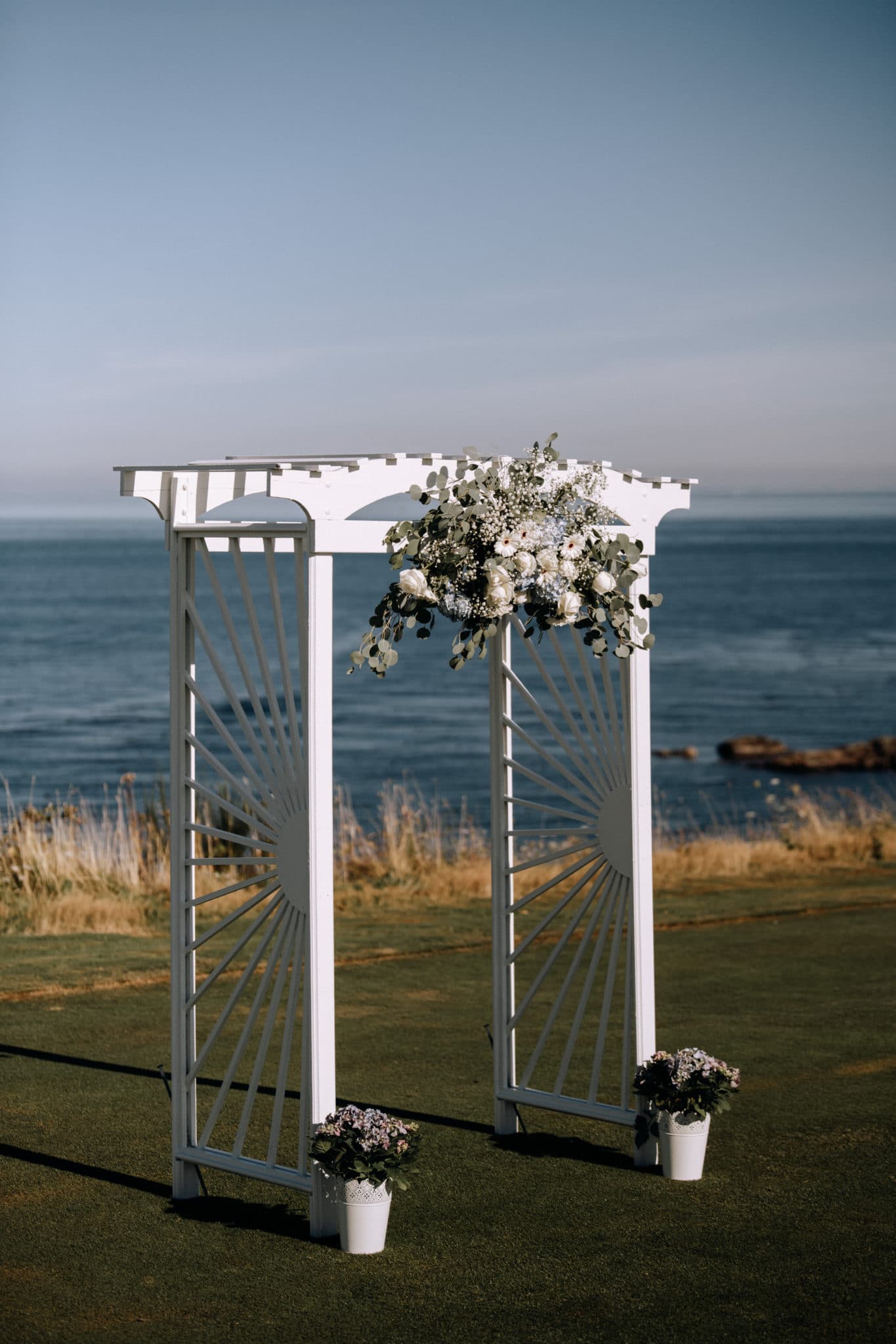 Victoria Golf Club Wedding Photographer YYJ Socially Distanced Arch Ceremony