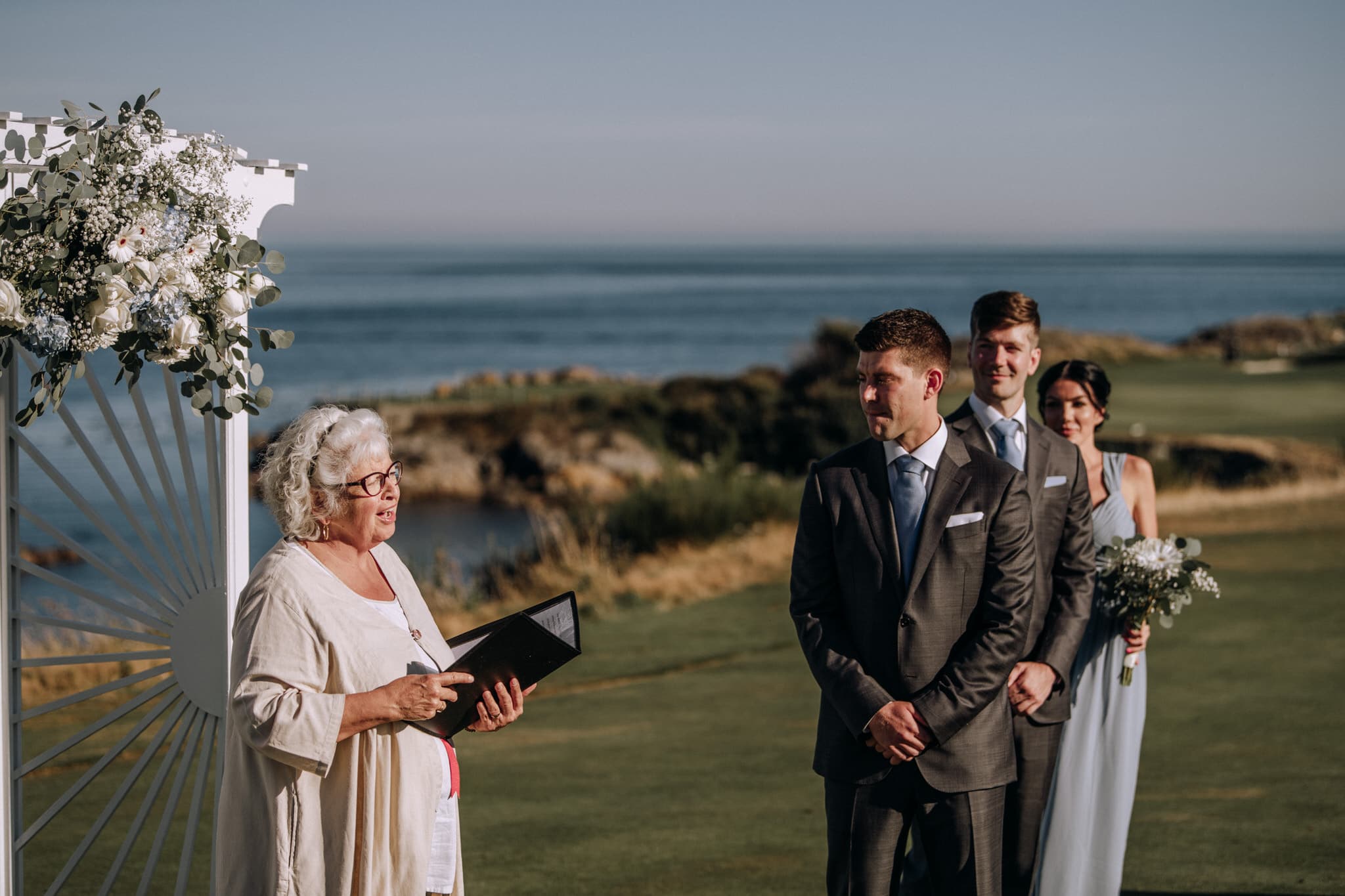 Victoria Golf Club Wedding Photographer YYJ Socially Distanced Officiant