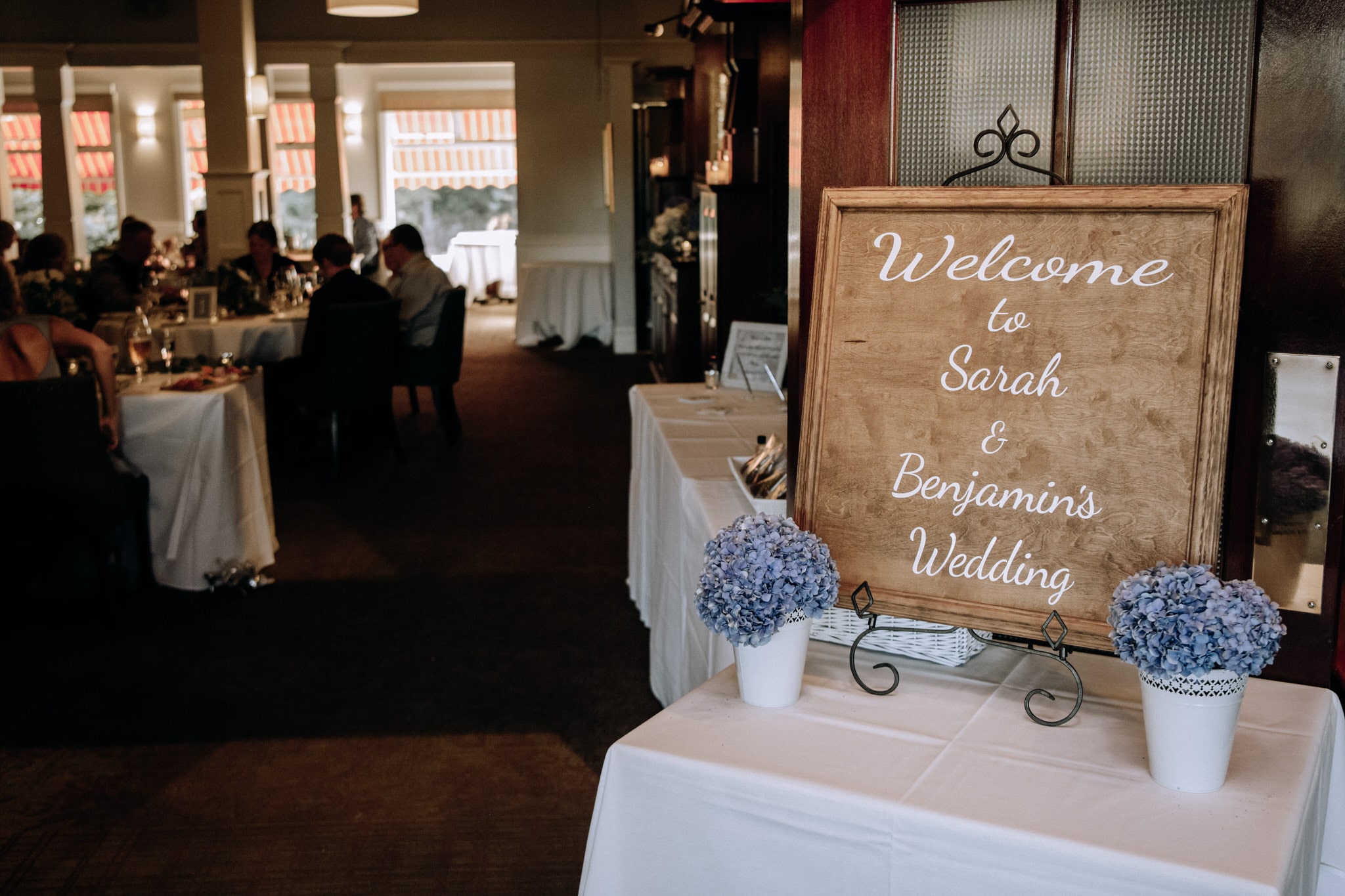 Victoria Golf Club Wedding Photographer YYJ Socially Distanced Reception Decor