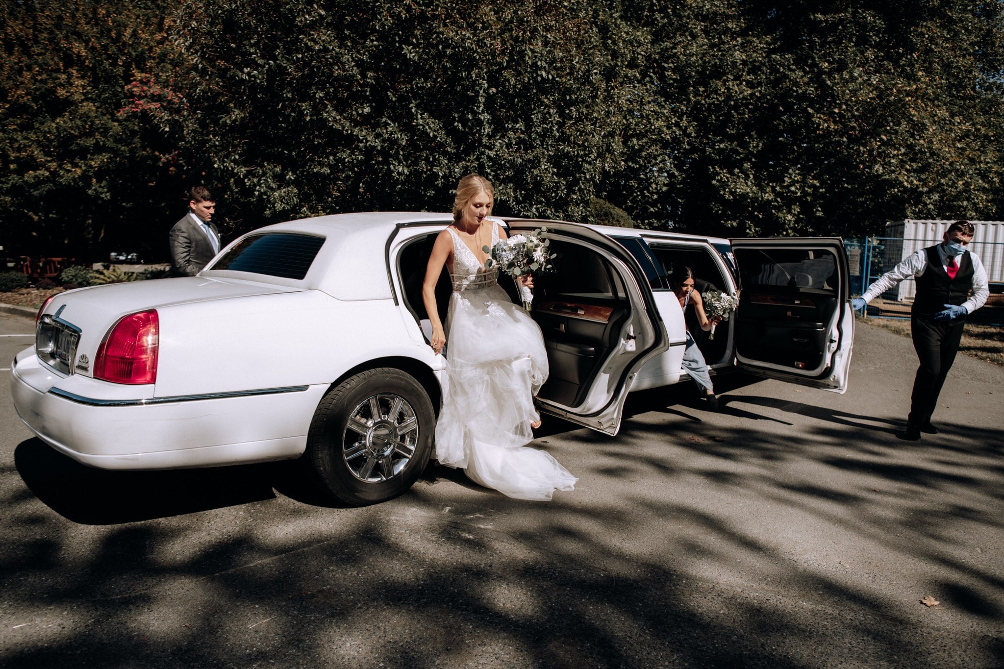 Victoria Golf Club Wedding Photographer YYJ Socially Distanced Limo