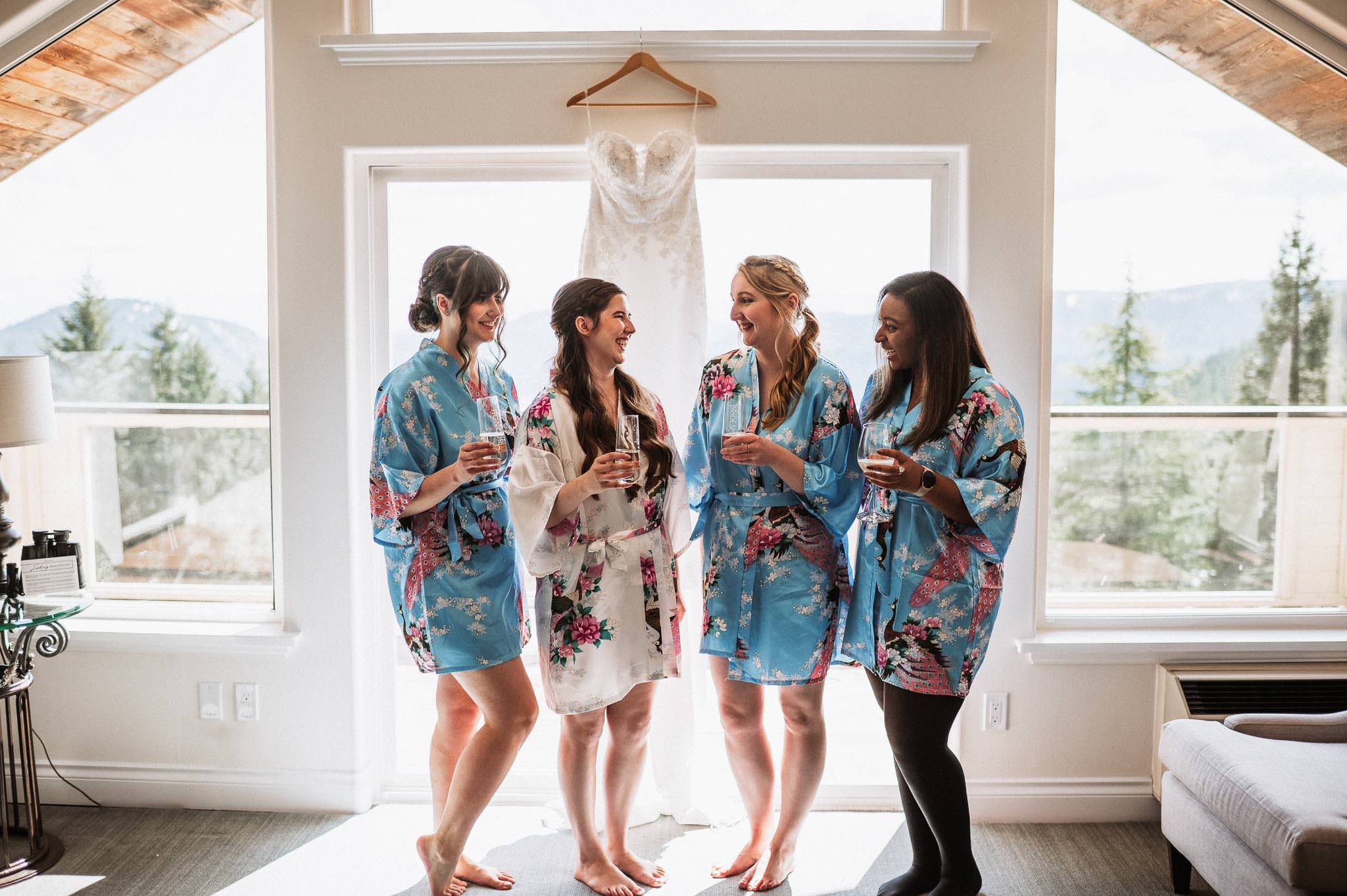 Wedding Photographer Victoria Villa Eyrie Weddings Bridesmaids Champagne