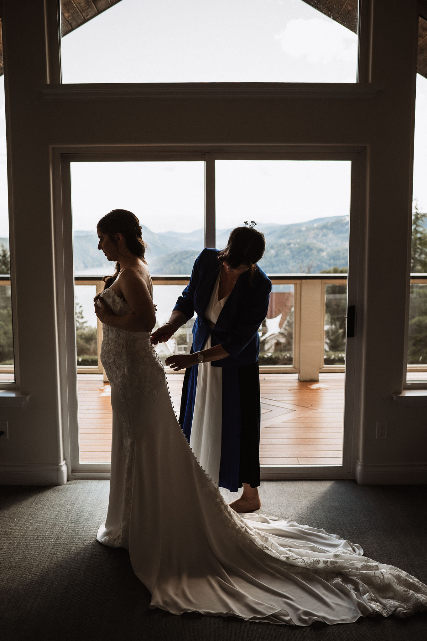 Wedding Photographer Victoria Villa Eyrie Weddings Details Bride Putting on Dress